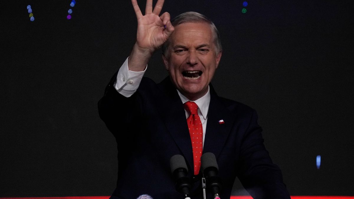 Kandidátka levice Jaraová a pravicový soupeř Kast se utkají o prezidenta Chile